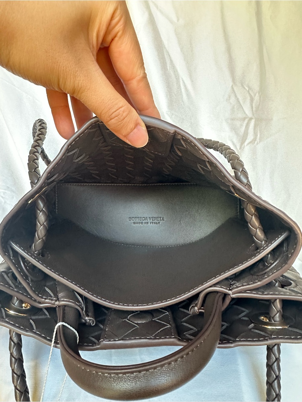 Bottega Veneta Small Andiamo in Fondant - Picture 12 of 14